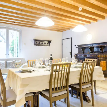 Modern Arch By Sarlux Apartment