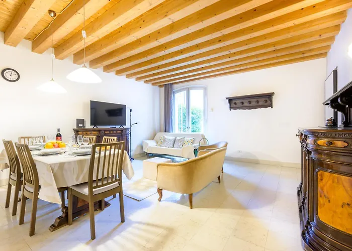 Modern Arch By Sarlux アパート *