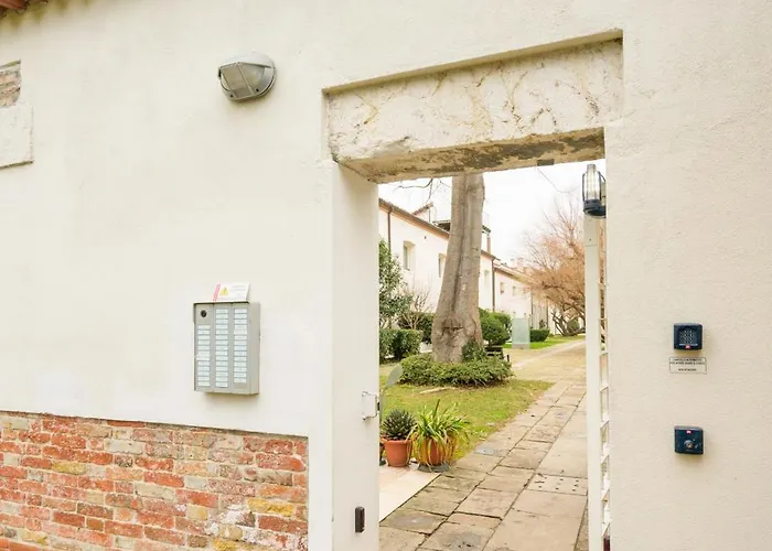 Modern Arch By Sarlux アパート *